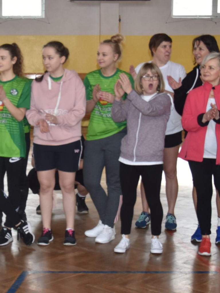 Turniej siatkówki w gminie Radzyń z okazji dnia kobiet
