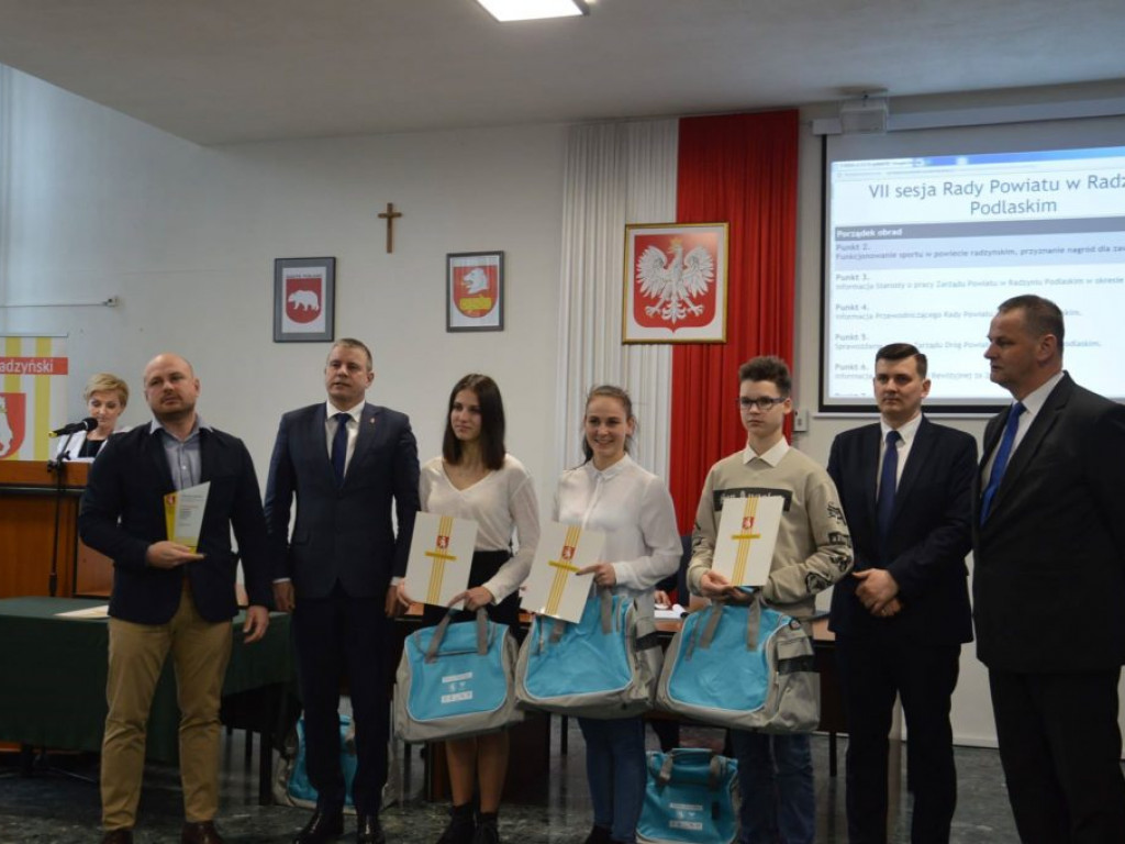 Sportowcy nagrodzeni na sesji Rady Powiatu