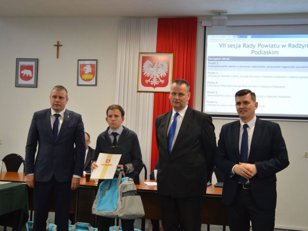 Sportowcy nagrodzeni na sesji Rady Powiatu