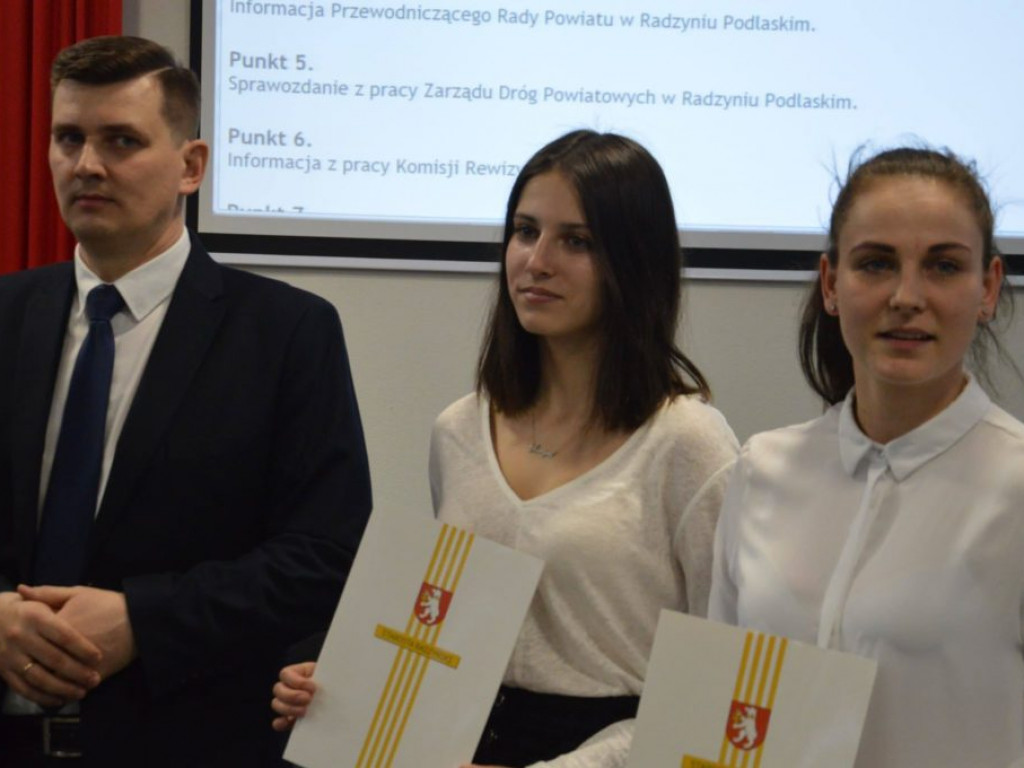 Sportowcy nagrodzeni na sesji Rady Powiatu