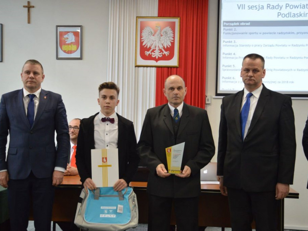 Sportowcy nagrodzeni na sesji Rady Powiatu