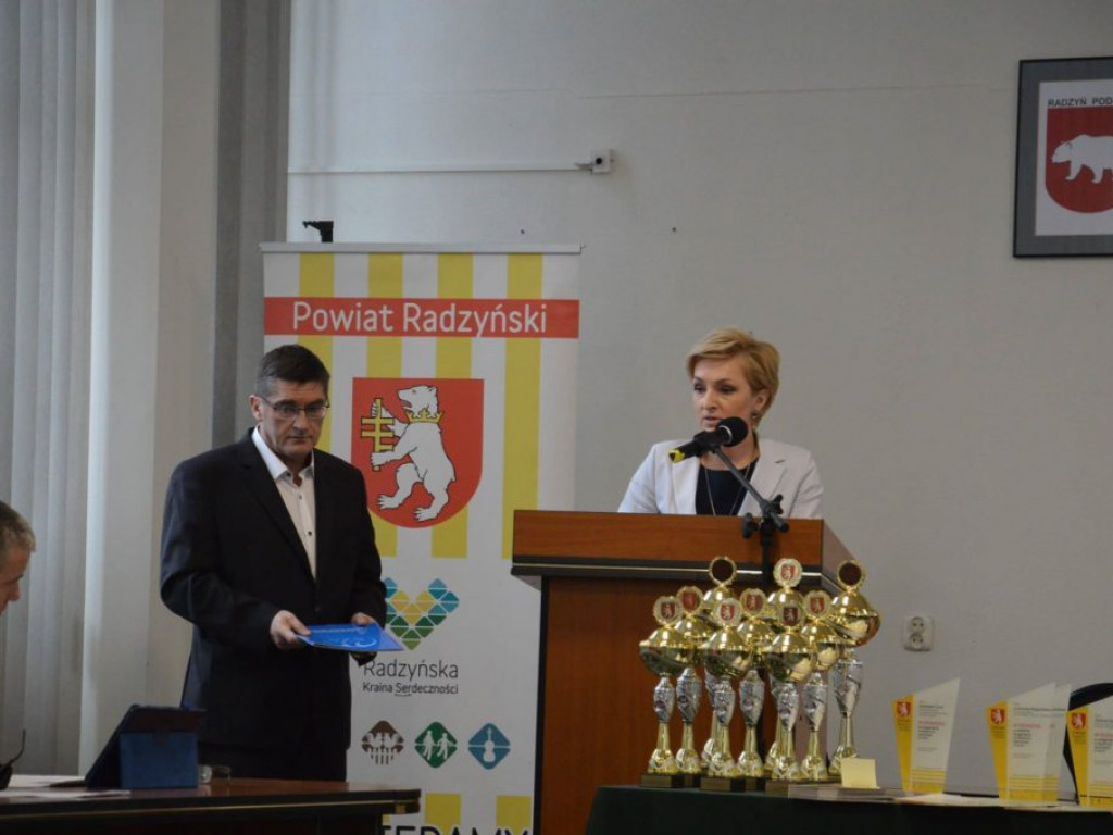 Sportowcy nagrodzeni na sesji Rady Powiatu