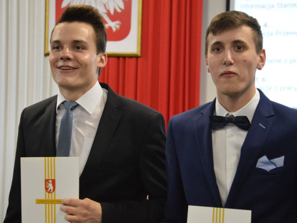 Sportowcy nagrodzeni na sesji Rady Powiatu