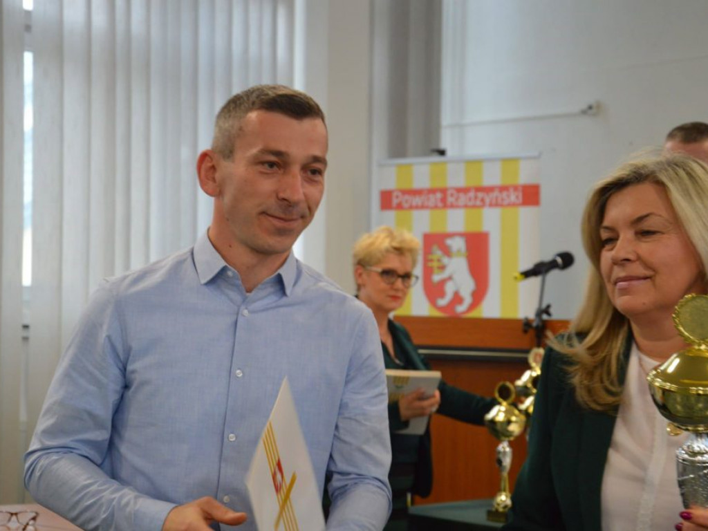 Sportowcy nagrodzeni na sesji Rady Powiatu