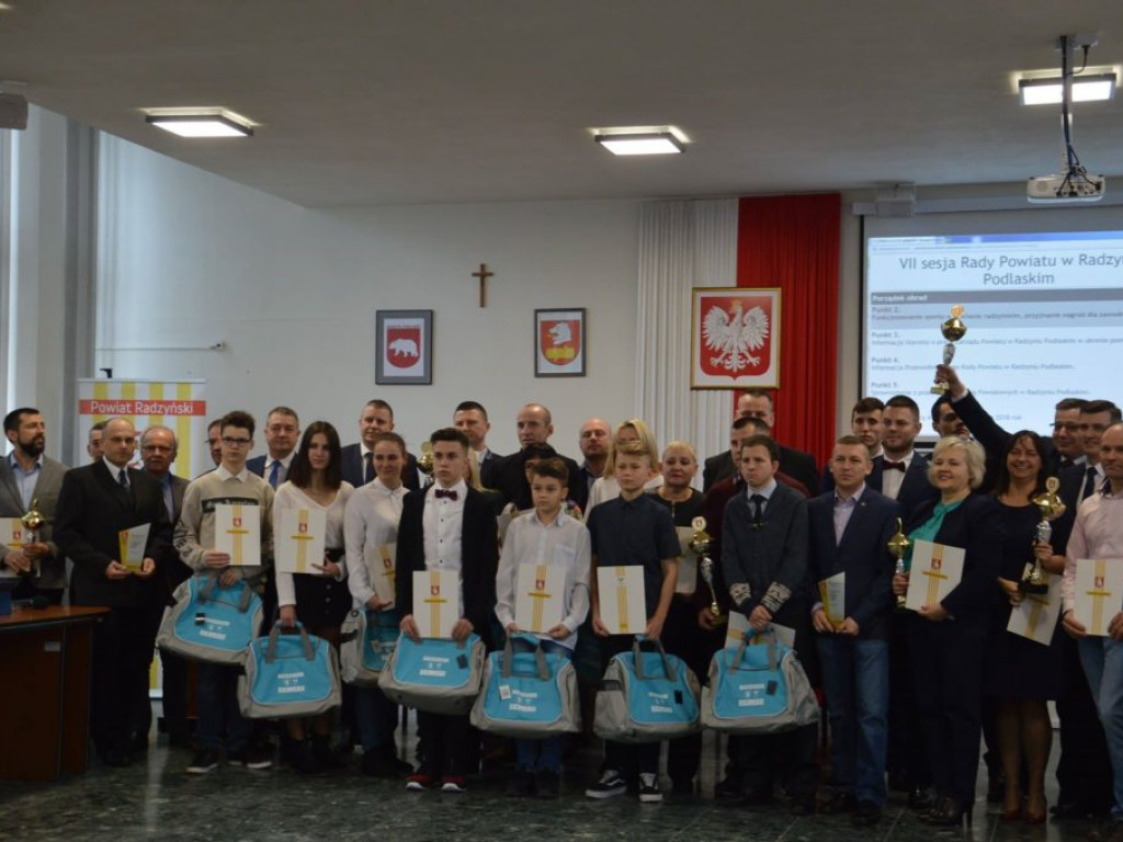 Sportowcy nagrodzeni na sesji Rady Powiatu