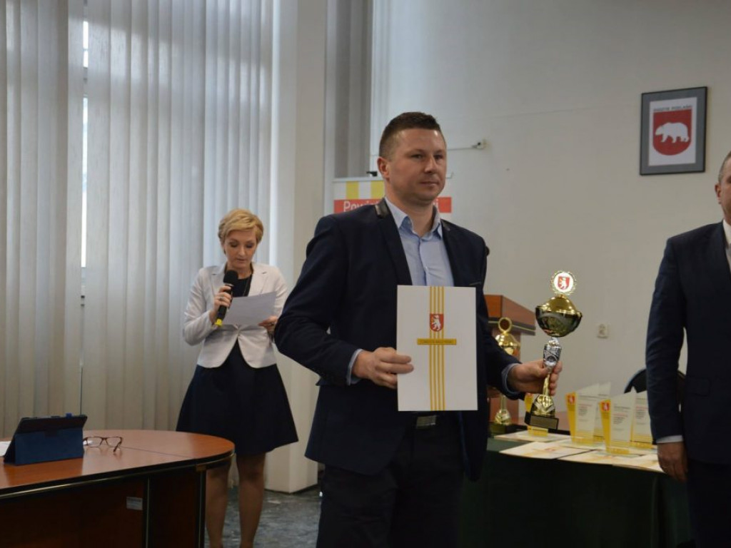 Sportowcy nagrodzeni na sesji Rady Powiatu