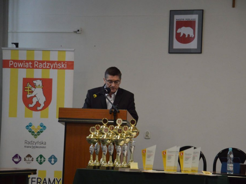 Sportowcy nagrodzeni na sesji Rady Powiatu