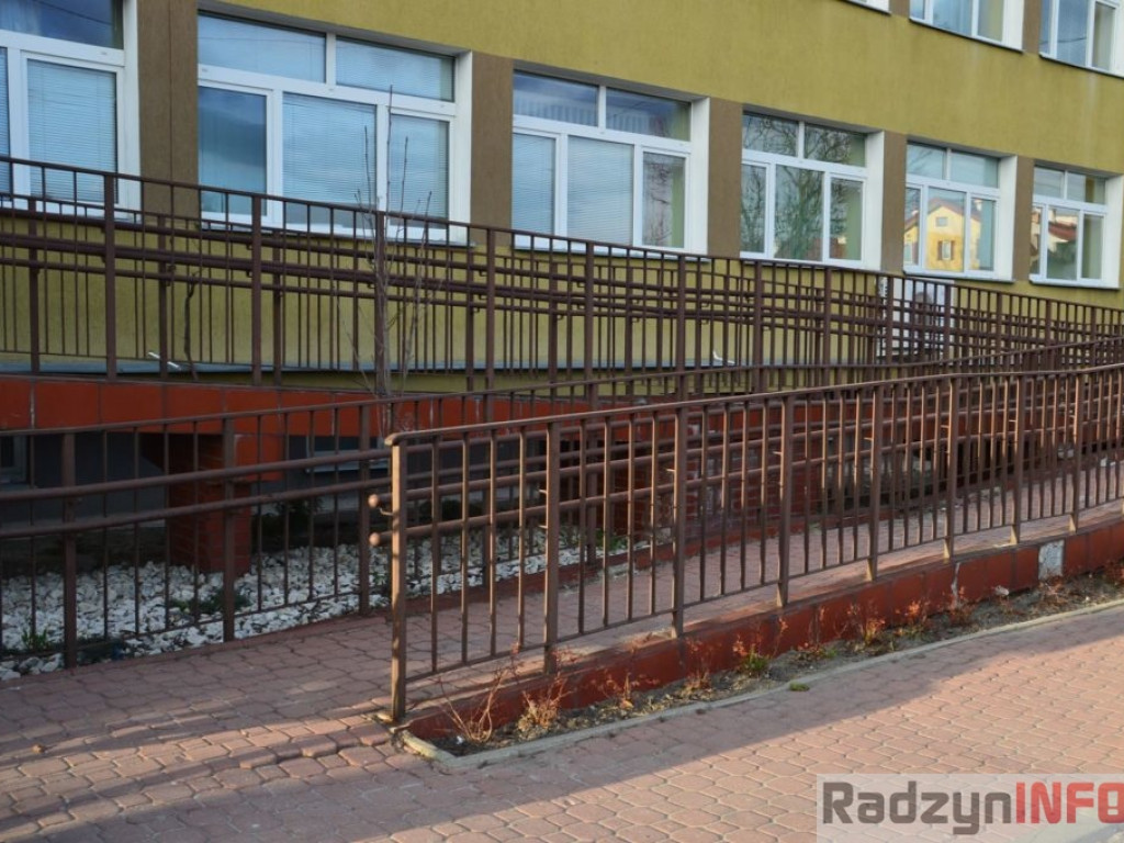 Radzyń dla niepełnosprawnych - podjazdy w instytucjach