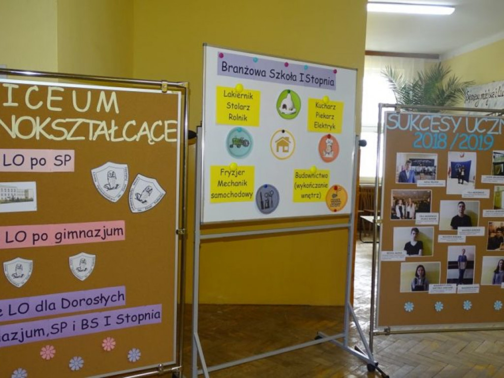 Dzień otwarty w LO w Komarówce - zdjęcia