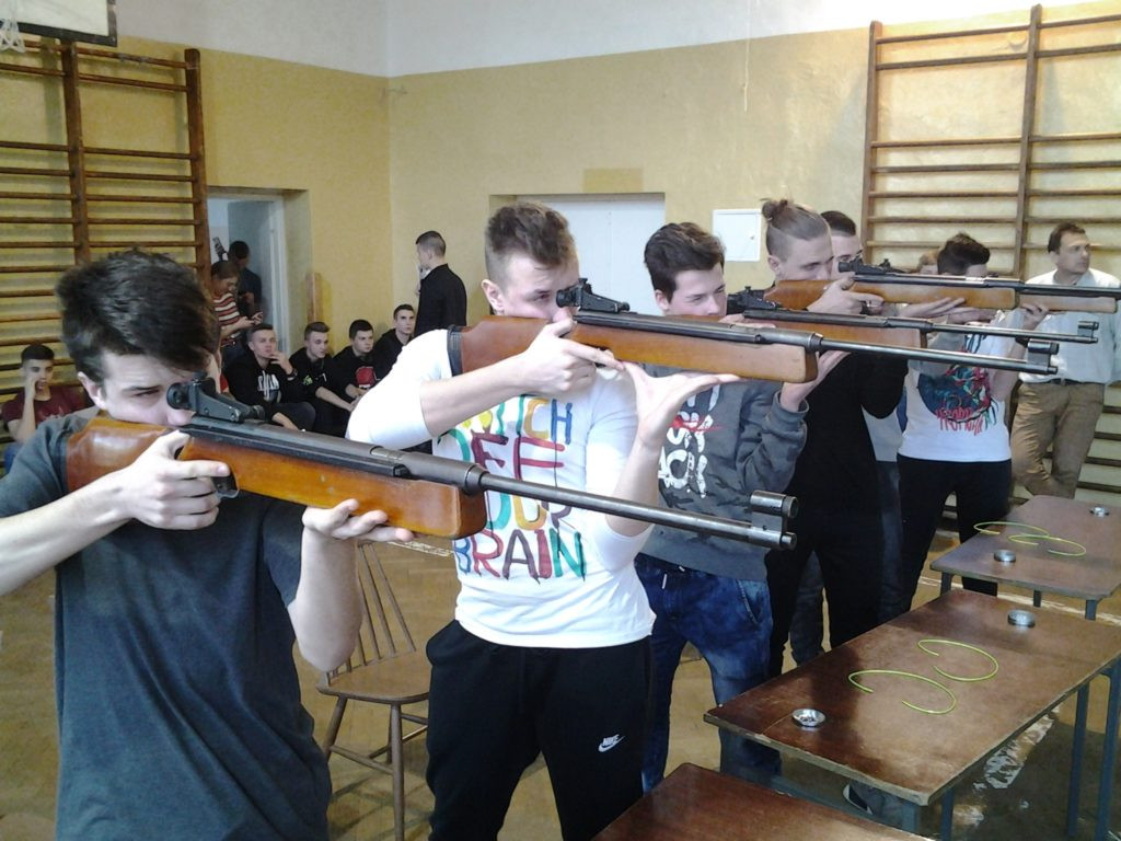 Mistrzostwa powiatu w strzelaniu z karabinka automatycznego