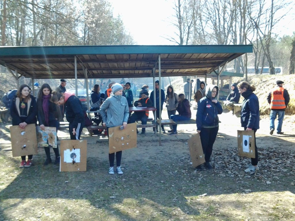 Mistrzostwa powiatu w strzelaniu z kbks w Komarówce