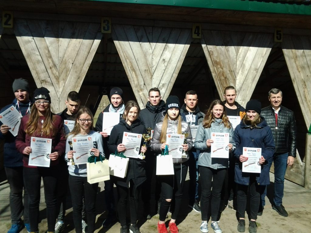 Mistrzostwa powiatu w strzelaniu z kbks w Komarówce