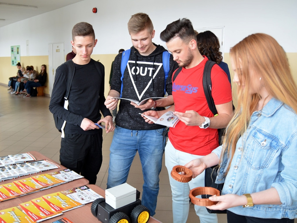 Powiatowy Dzień Matematyki w ZSP - zdjęcia