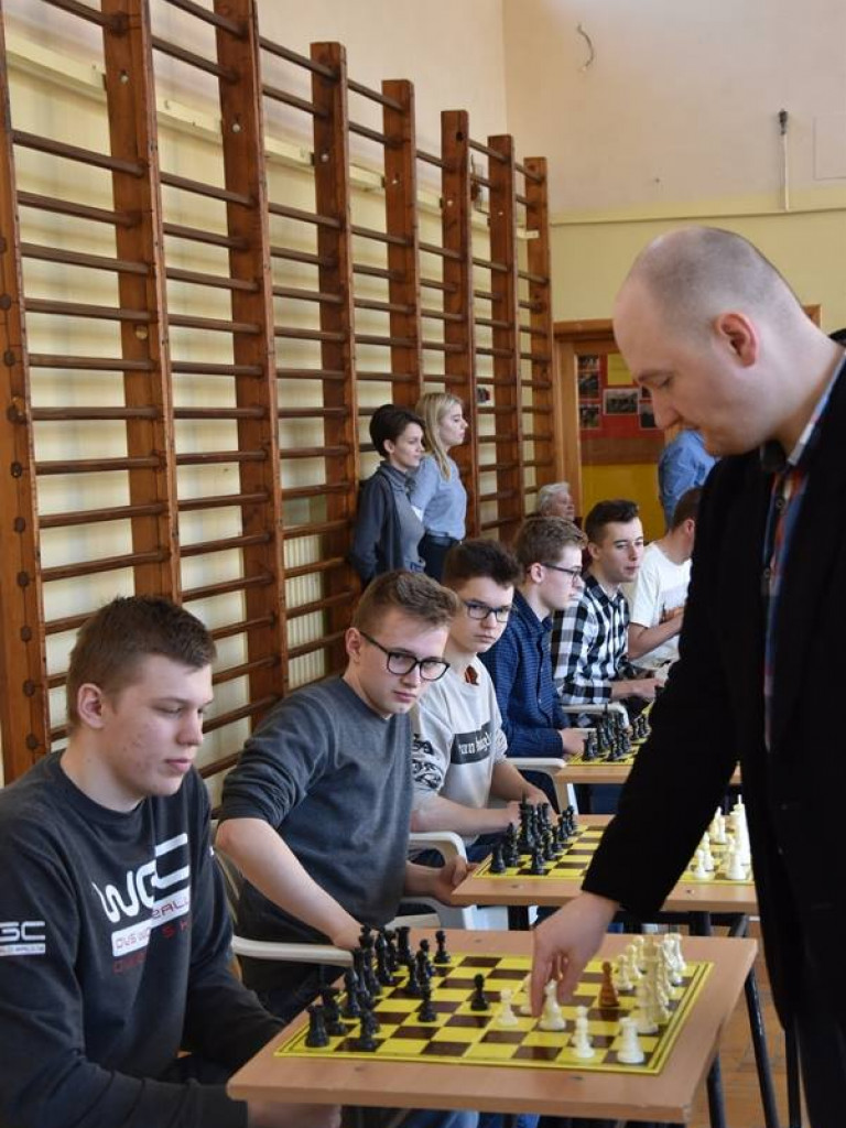 Symultana uczniów LO i Kamila Piecha