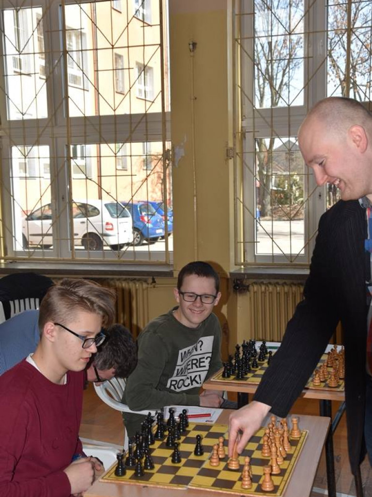 Symultana uczniów LO i Kamila Piecha