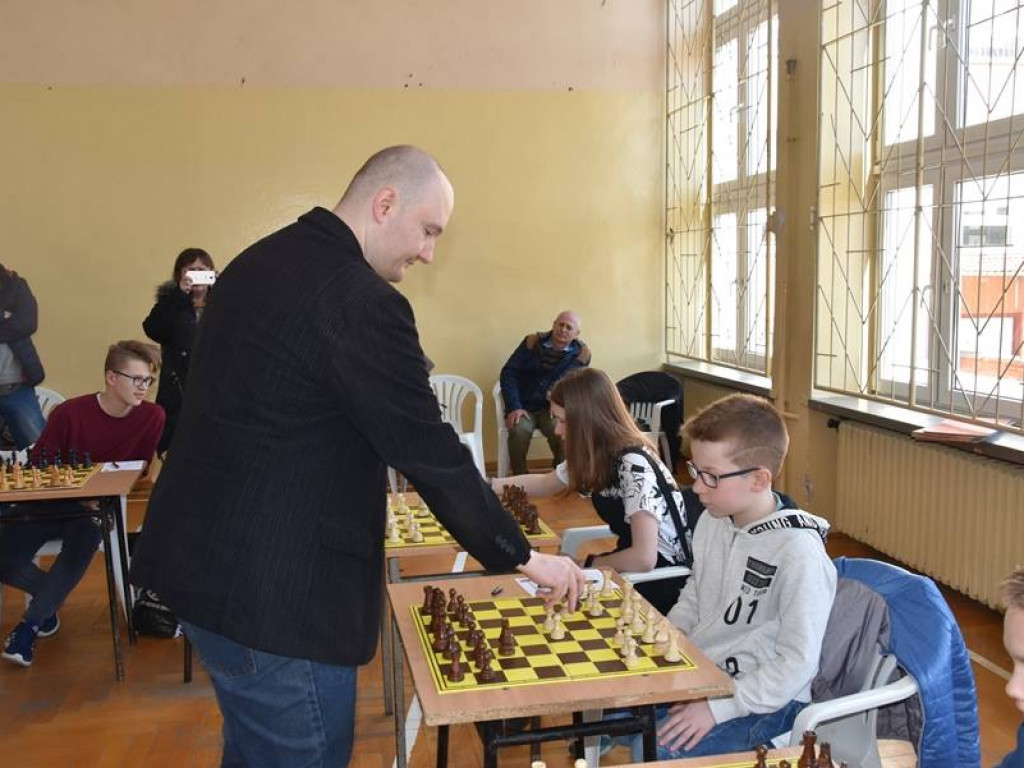 Symultana uczniów LO i Kamila Piecha