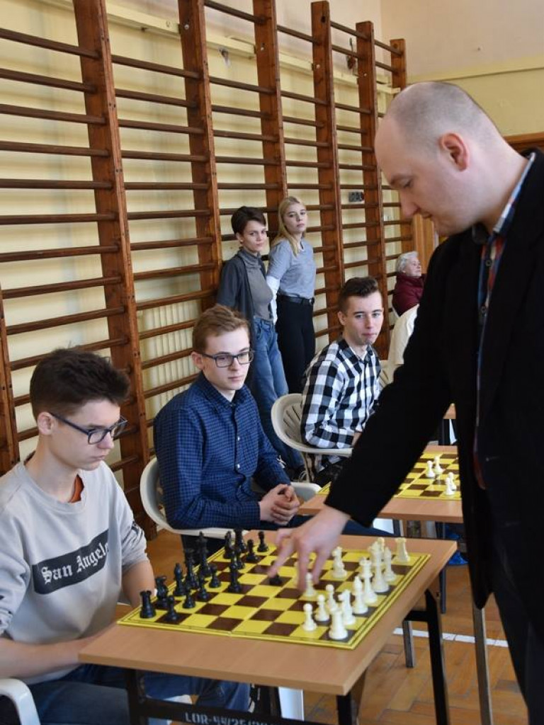 Symultana uczniów LO i Kamila Piecha