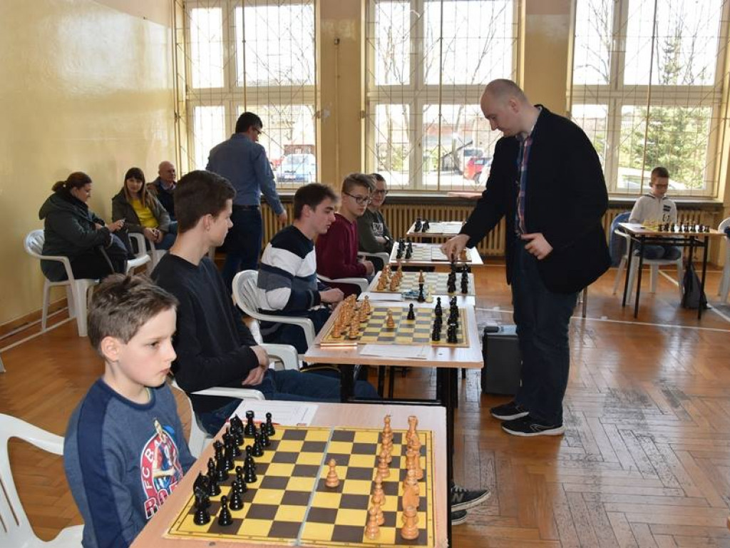 Symultana uczniów LO i Kamila Piecha