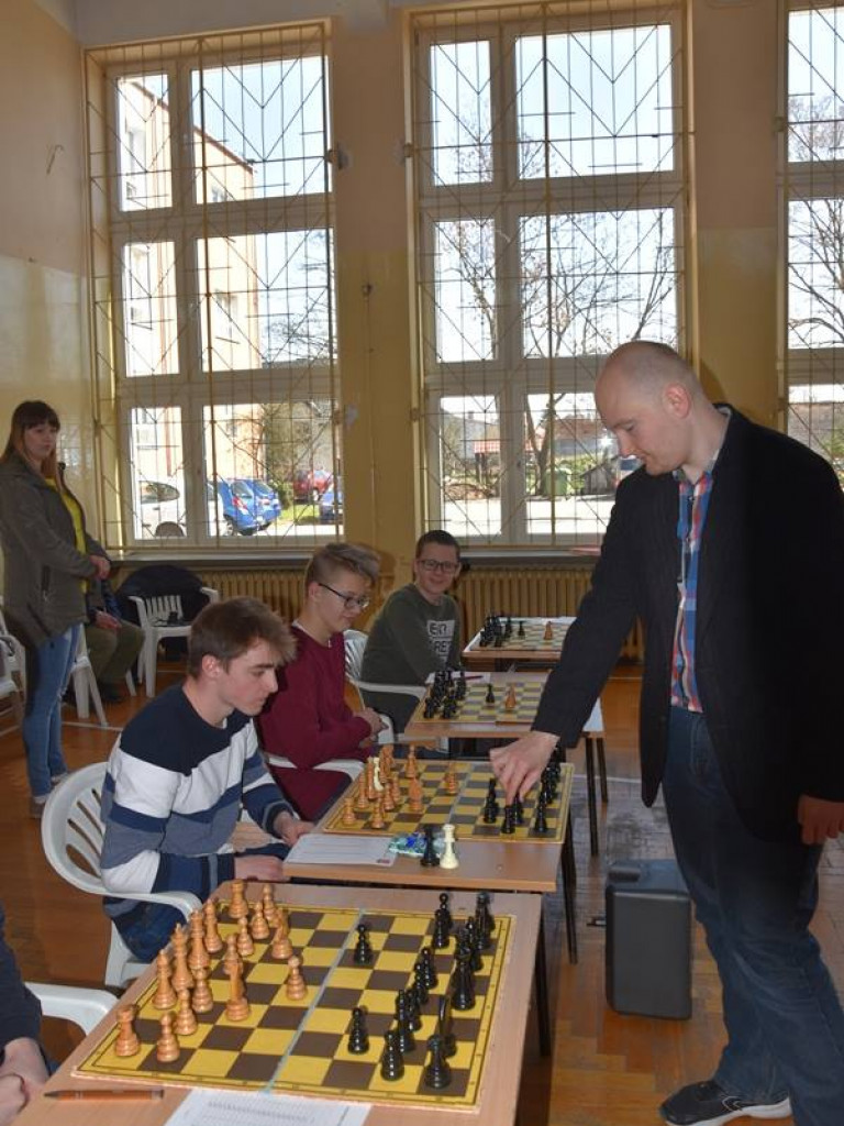 Symultana uczniów LO i Kamila Piecha