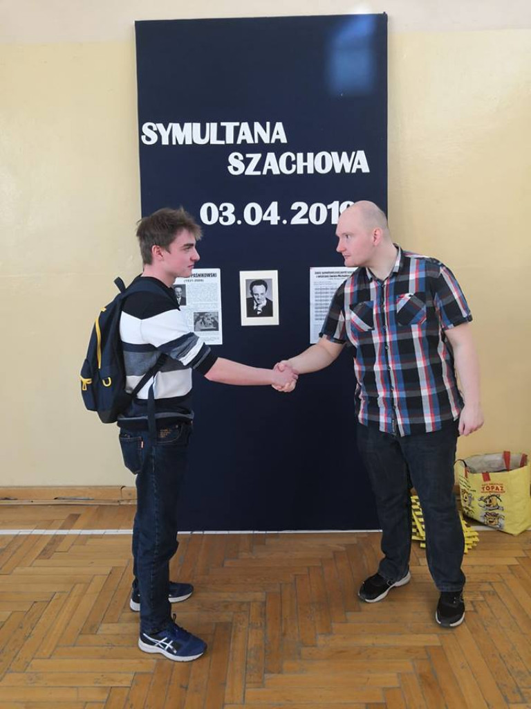 Symultana uczniów LO i Kamila Piecha