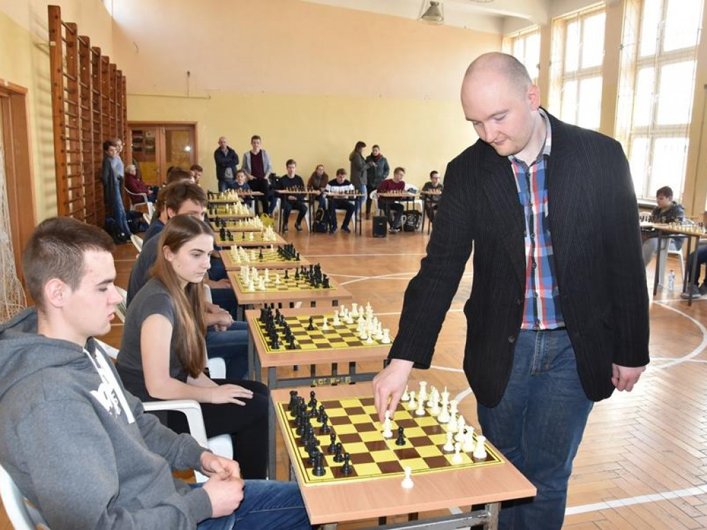 Symultana uczniów LO i Kamila Piecha