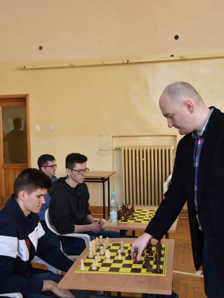 Symultana uczniów LO i Kamila Piecha