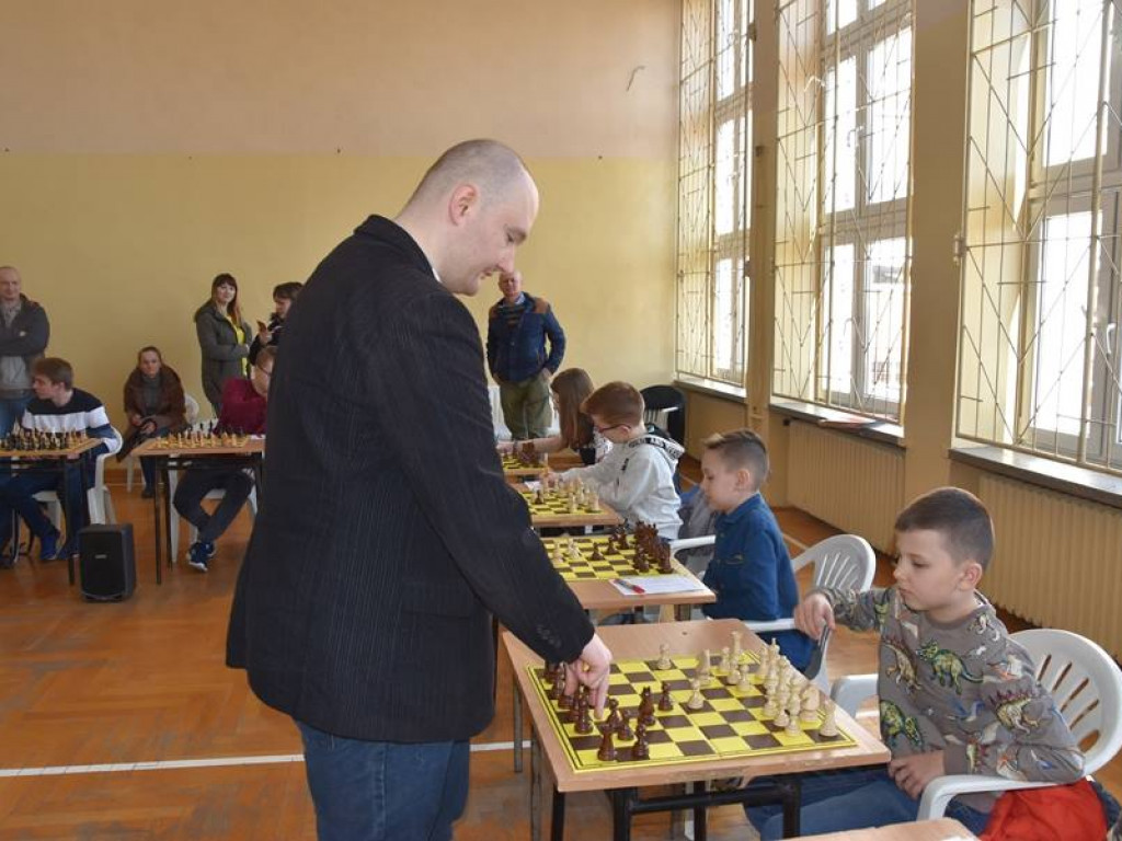 Symultana uczniów LO i Kamila Piecha