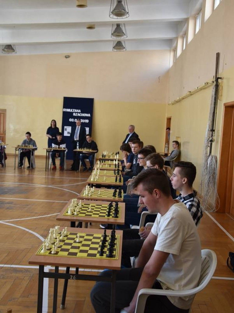 Symultana uczniów LO i Kamila Piecha