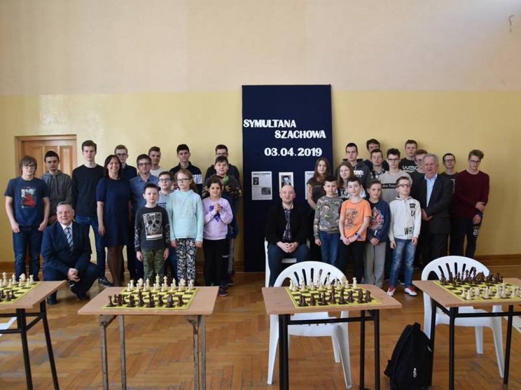 Symultana uczniów LO i Kamila Piecha