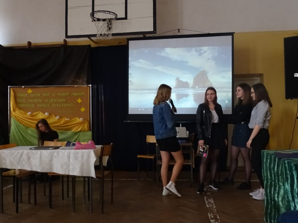 Spektakl w LO w Komarówce