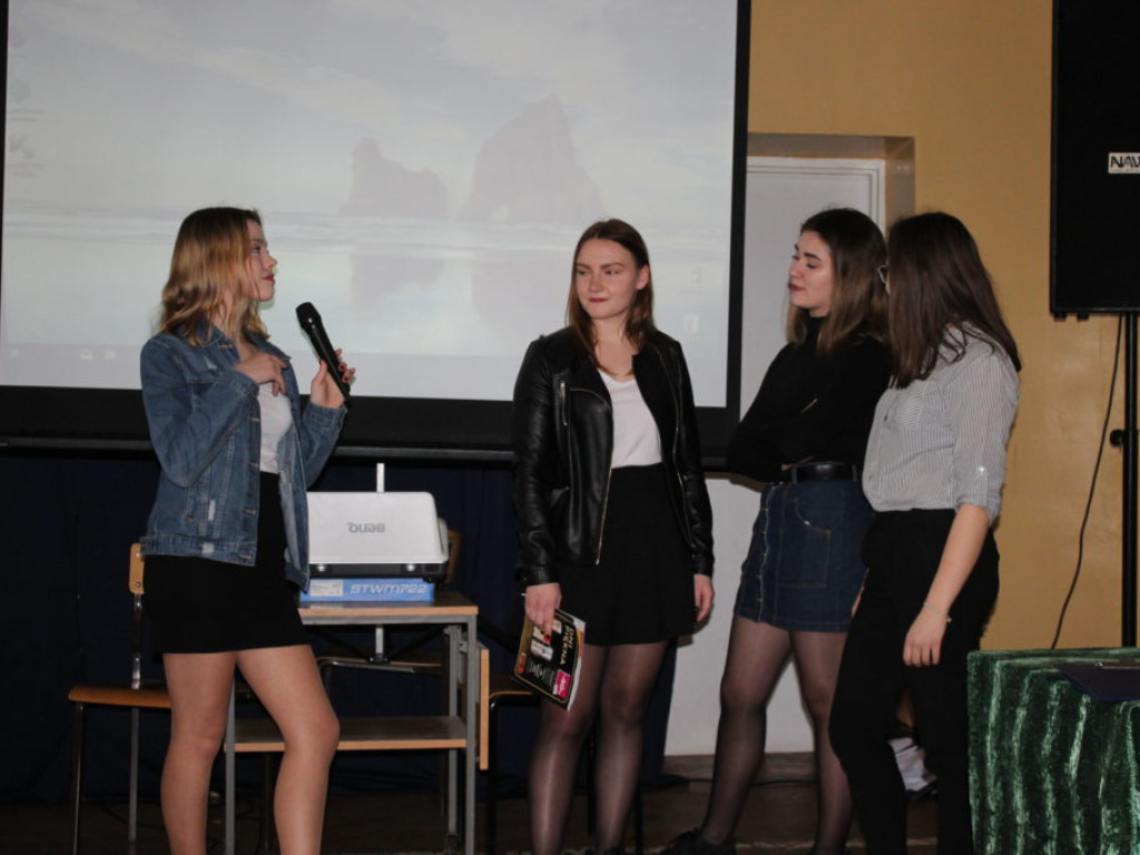 Spektakl w LO w Komarówce