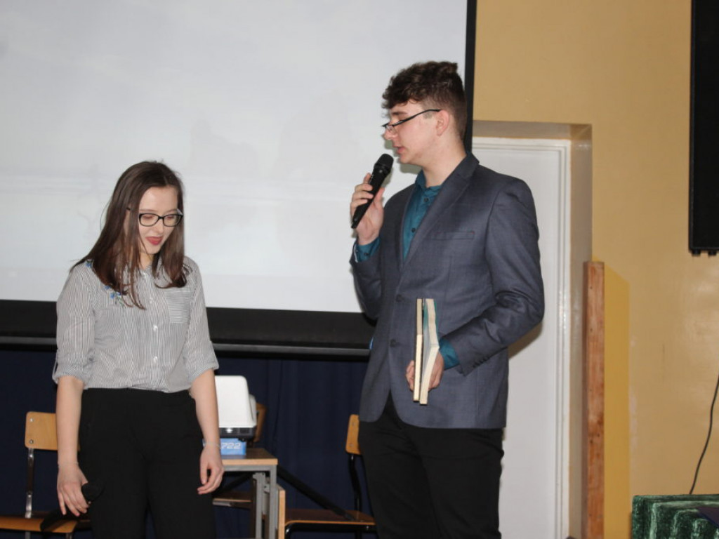 Spektakl w LO w Komarówce