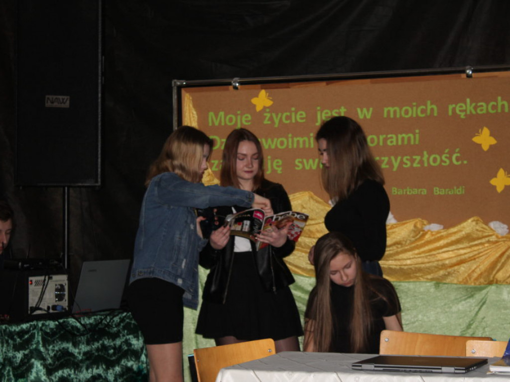 Spektakl w LO w Komarówce