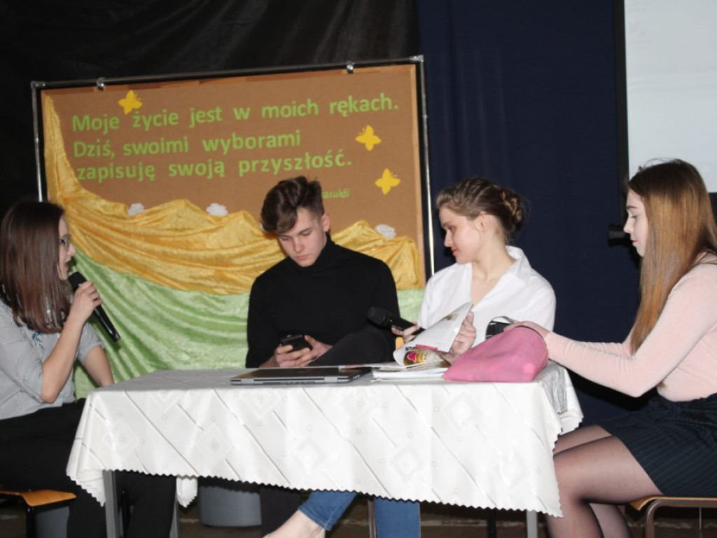 Spektakl w LO w Komarówce