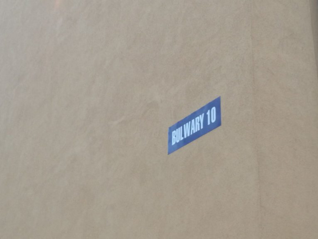 Dziura na dziurze, czyli pewna ulica na Bulwarach