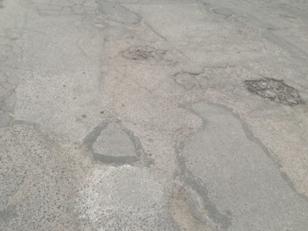 Dziura na dziurze, czyli pewna ulica na Bulwarach