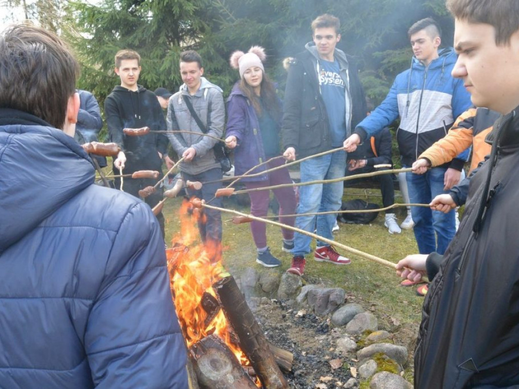 Uczniowie ZSP sadzili las