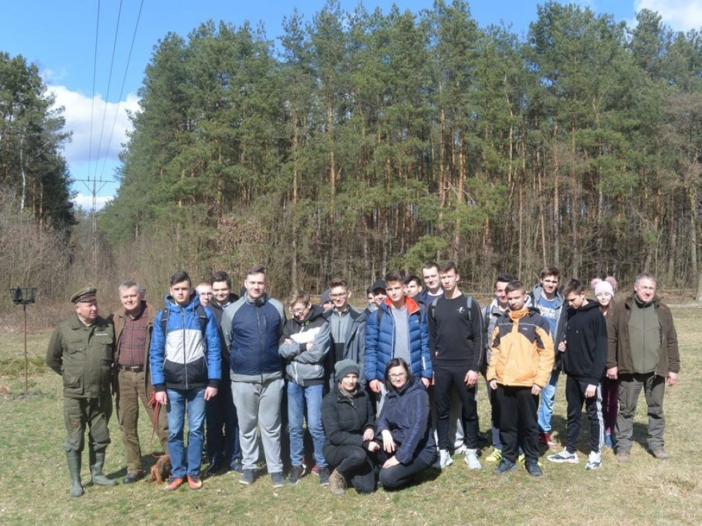 Uczniowie ZSP sadzili las