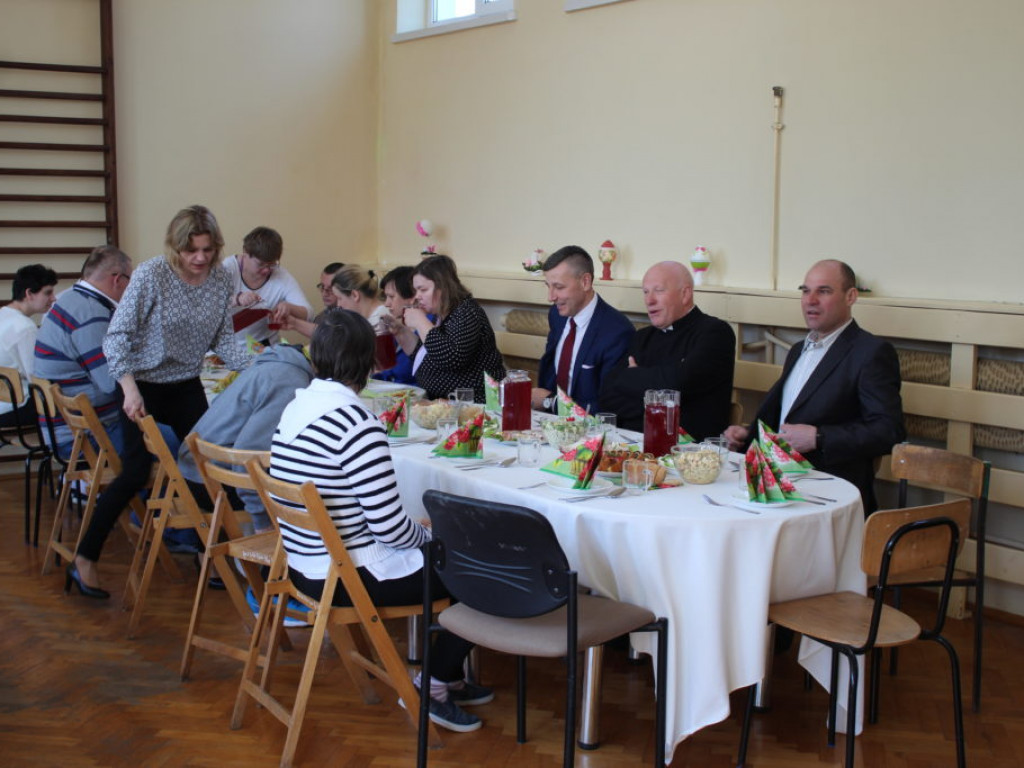 Spotkanie wielkanocne w Warsztatach Terapii Zajęciowej w Kolembrodach