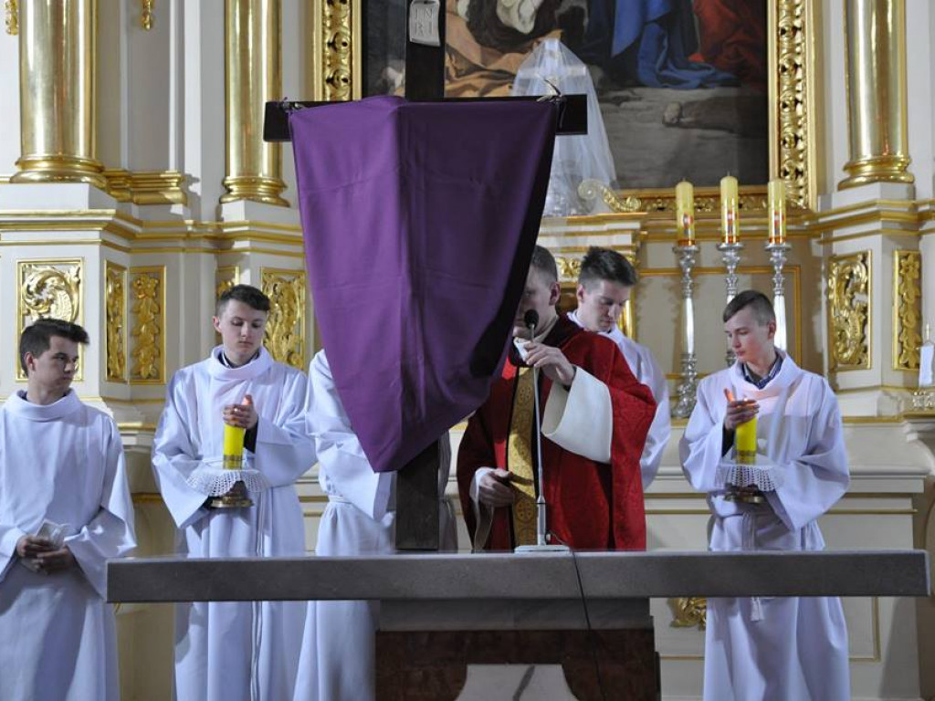 Liturgia Męki Pańskiej w parafii Św. Trójcy