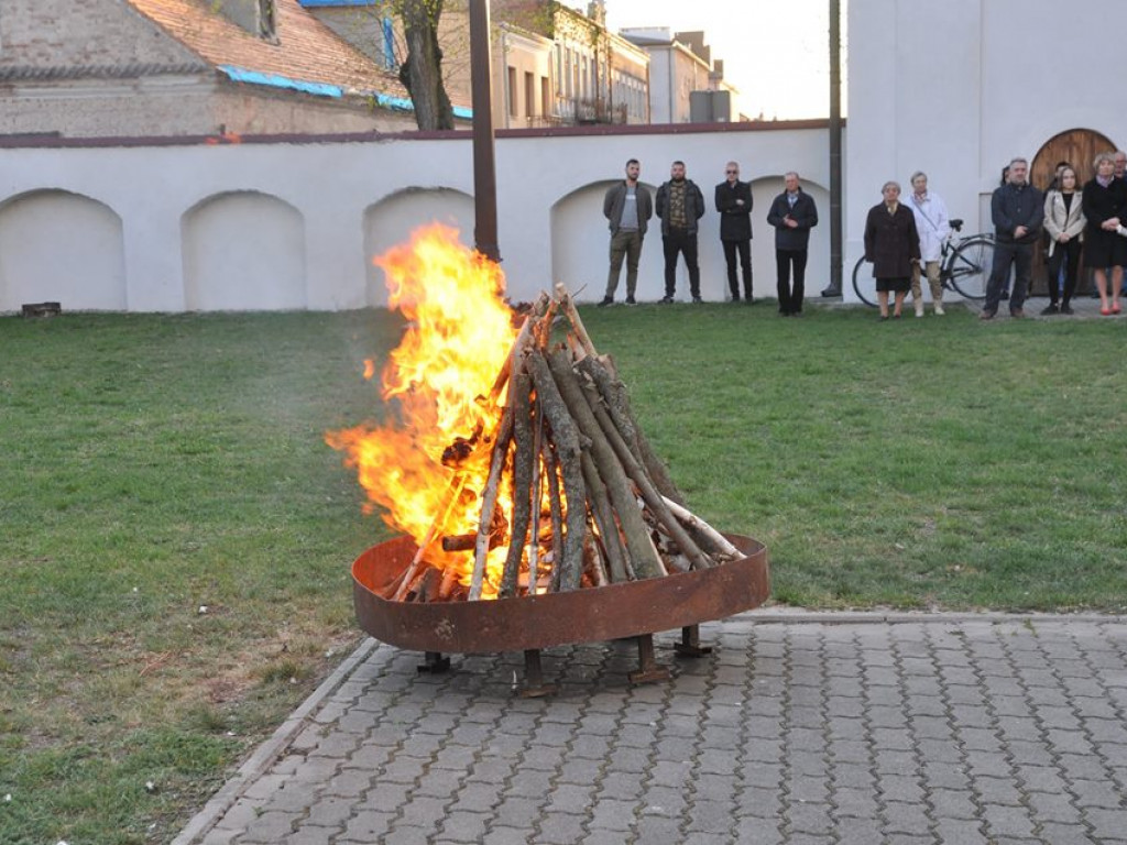 Wigilia Paschalna w parafii Św. Trójcy - zdjęcia