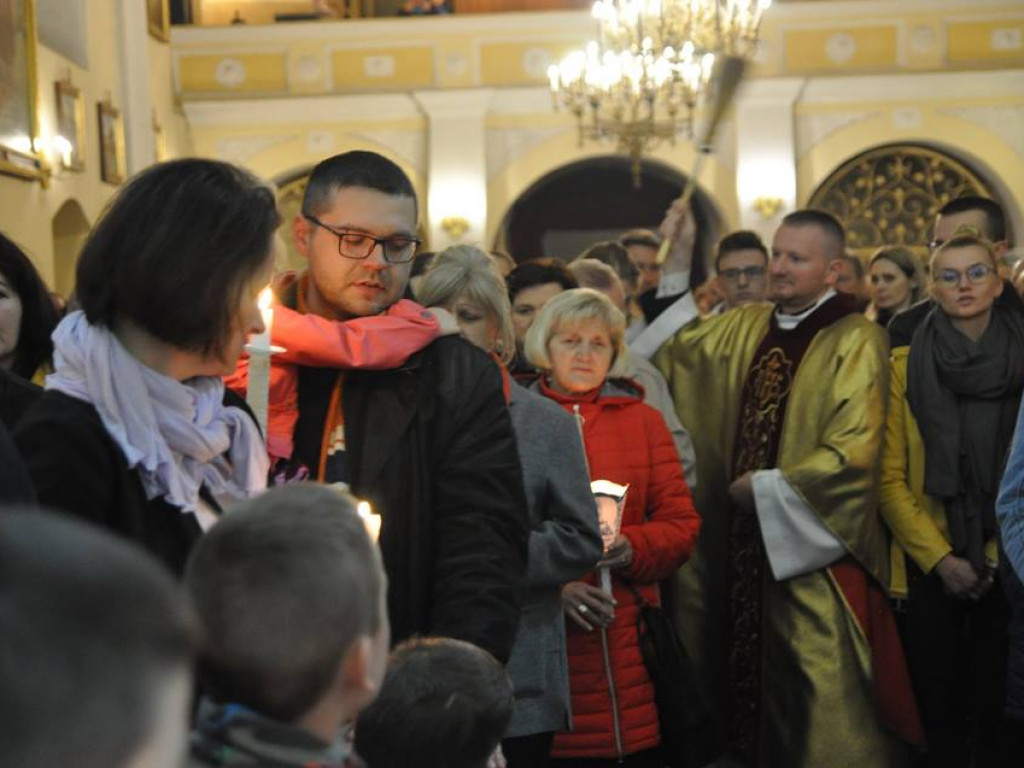 Wigilia Paschalna w parafii Św. Trójcy - zdjęcia
