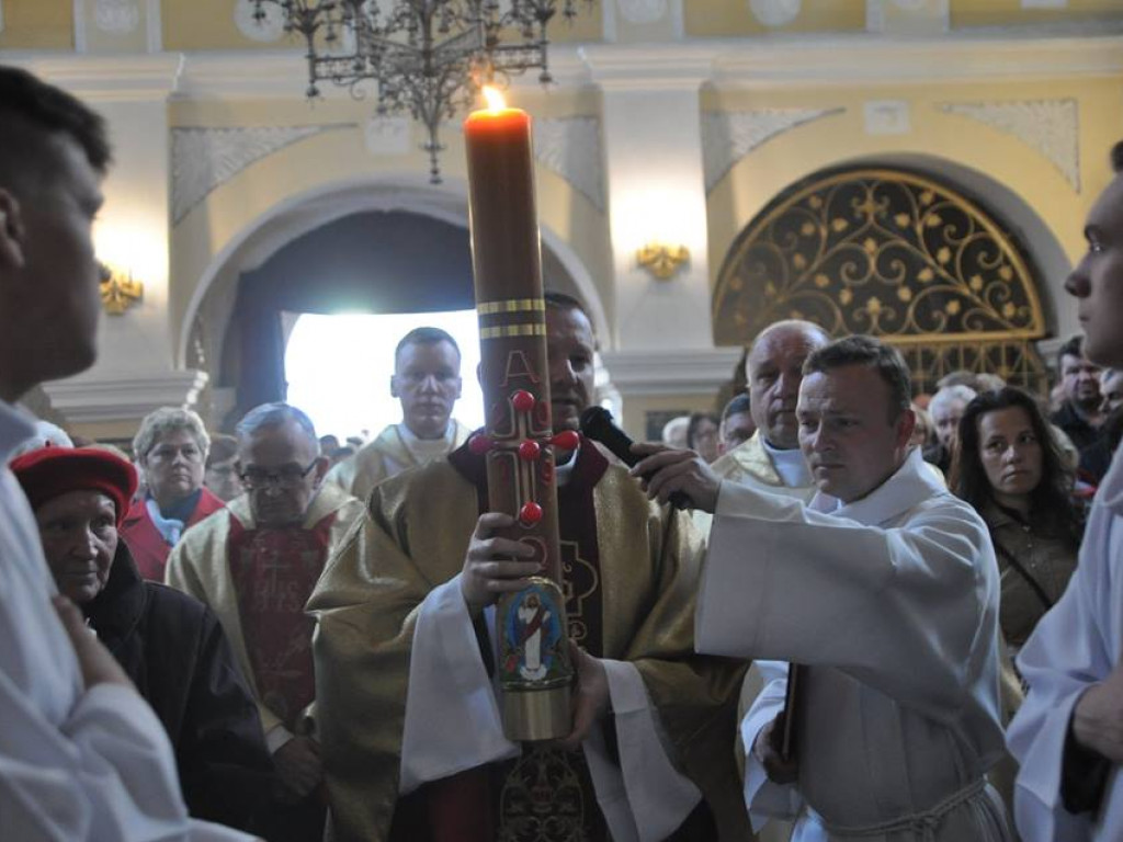Wigilia Paschalna w parafii Św. Trójcy - zdjęcia