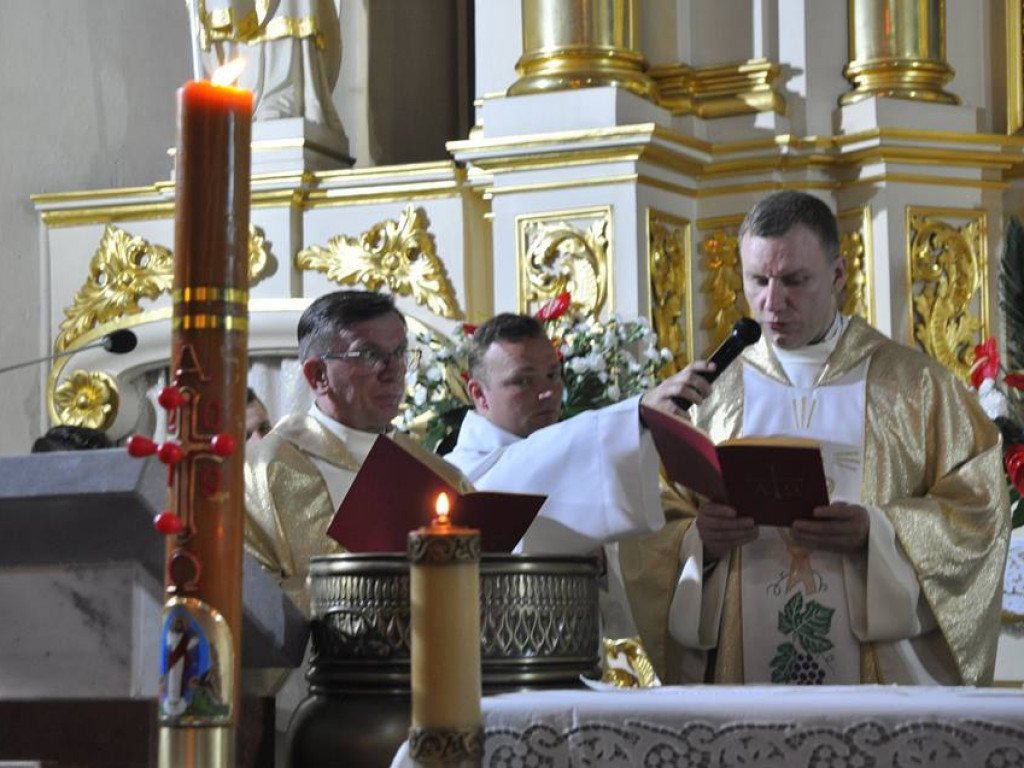Wigilia Paschalna w parafii Św. Trójcy - zdjęcia