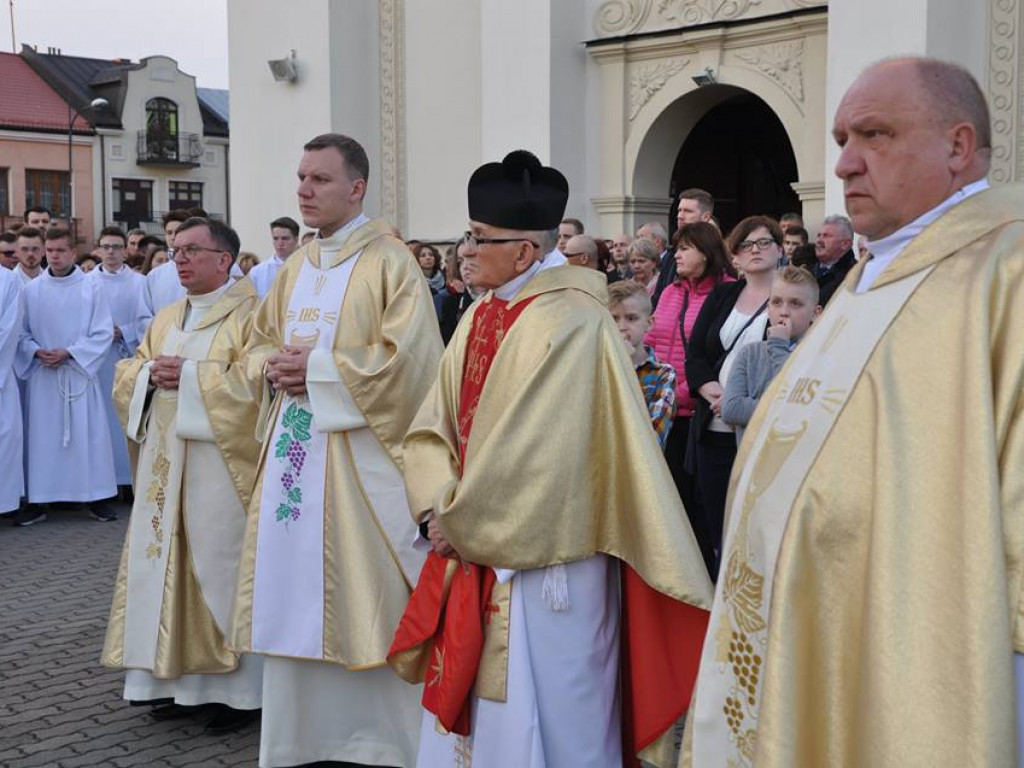 Wigilia Paschalna w parafii Św. Trójcy - zdjęcia