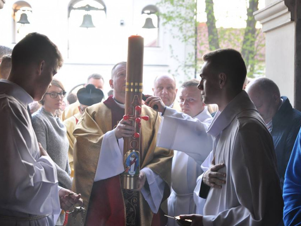 Wigilia Paschalna w parafii Św. Trójcy - zdjęcia