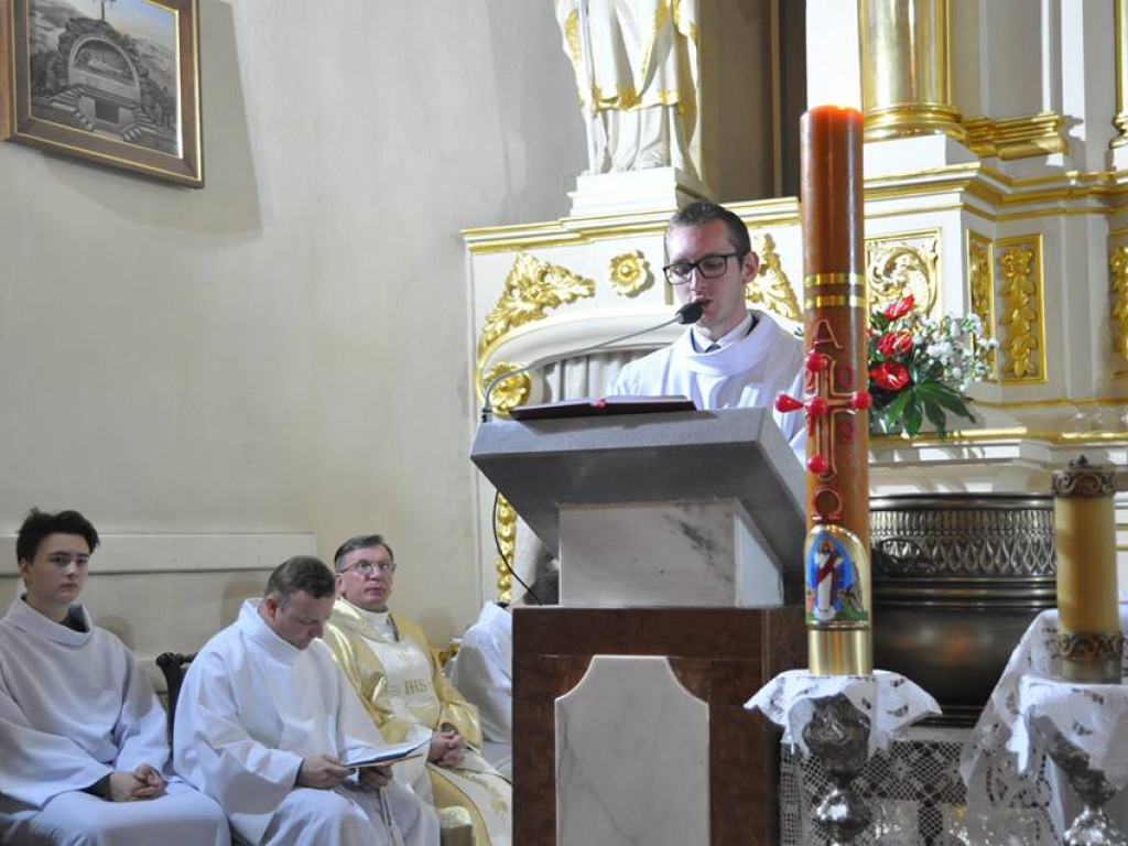 Wigilia Paschalna w parafii Św. Trójcy - zdjęcia