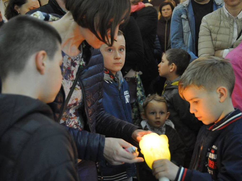 Wigilia Paschalna w parafii Św. Trójcy - zdjęcia