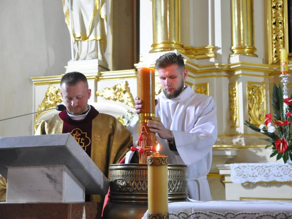 Wigilia Paschalna w parafii Św. Trójcy - zdjęcia