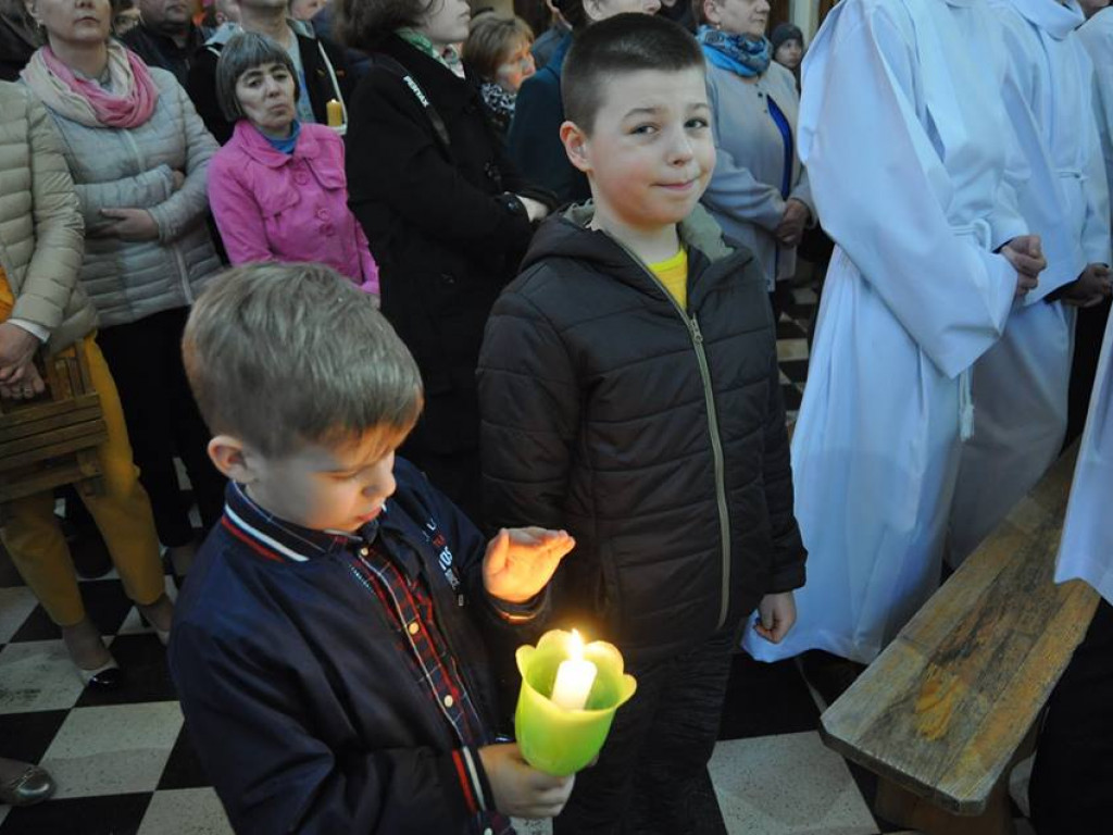 Wigilia Paschalna w parafii Św. Trójcy - zdjęcia